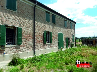 Foto Rustico a Ferrara San Martino di 325 m² con 8 locali in vendita