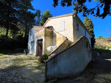 Foto Rustico a Fermo di 240 m² con 11 locali in vendita