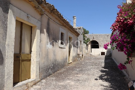 Foto Rustico in cda villa vela, Noto di 150 m² con 5 locali in vendita