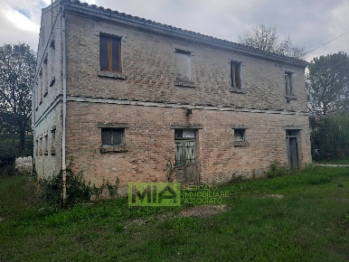 Foto Rustico in via Abbadia, Monterubbiano Centro di 310 m² con 5 locali