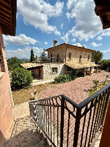 Foto Rustico a Ancarano di 265 m² con 10 locali in vendita