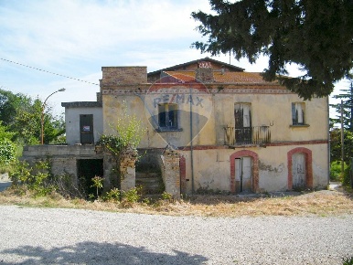 Foto Rustico in Colle Castagna, Fossacesia Centro di 260 m² con 11 locali