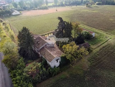Foto Rustico in Via San Rocco, Ostiano di 560 m² con 10 locali in vendita