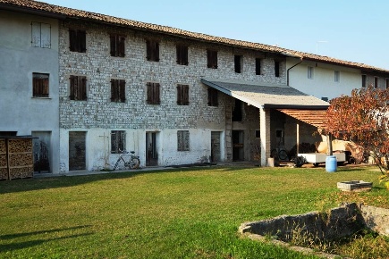 Foto Rustico a Cordenons di 333 m² con 9 locali in vendita