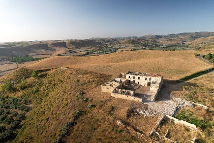 Foto Rustico in piano dell'acqua, Chiaramonte Gulfi di 1340 m² in vendita