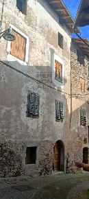 Foto Rustico a Cembra Lisignago di 500 m² con 17 locali in vendita