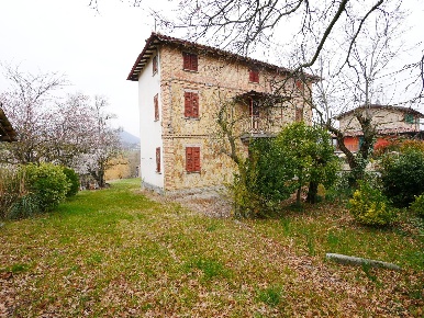 Foto Rustico a Serramazzoni di 150 m² con 6 locali in vendita