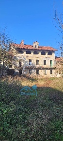 Foto Rustico in Riva di Pinerolo, Pinerolo Riva di Pinerolo di 1250 m²