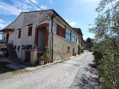 Foto Rustico a Gambassi Terme di 148 m² con 5 locali in vendita