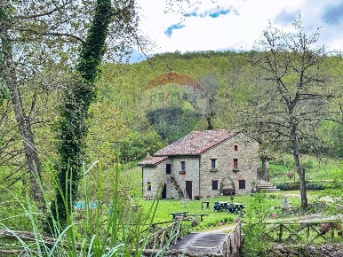 Foto Rustico in Molino Caldarino, Monte Santa Maria Tiberina di 210 m²