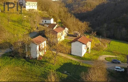 Foto Rustico in Reg Tibaldi, Pareto di 400 m² con 10 locali in vendita