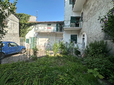 Foto Rustico in Via Tembien, Bardineto di 250 m² con 6 locali in vendita