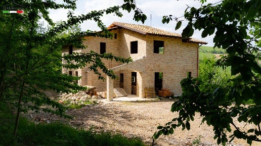 Foto Rustico a Castignano Centro di 250 m² con 7 locali in vendita