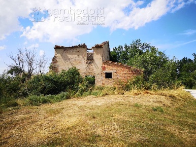 Foto Rustico a Terre Roveresche Barchi di 400 m² con 6 locali in vendita