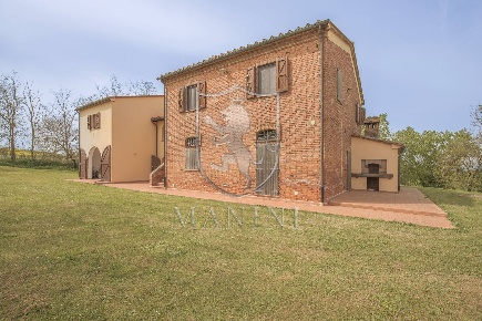 Foto Rustico in Montecchio, Cortona di 360 m² con 12 locali in vendita