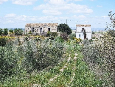 Foto Rustico in Contrada Agilastro, Noto di 340 m² con 7 locali in vendita