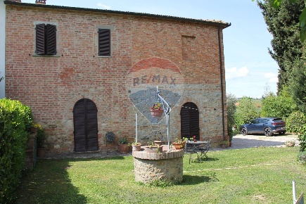 Foto Rustico a Montepulciano di 344 m² con 17 locali in vendita