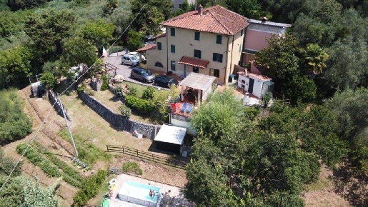 Foto Rustico a Camaiore di 160 m² con 9 locali in vendita