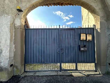 Foto Rustico in VIA TITO SPERI, Rovato Centro di 600 m² con 10 locali