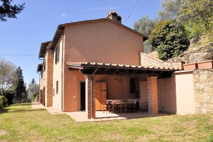 Foto Rustico a Loro Ciuffenna di 180 m² con 8 locali in vendita