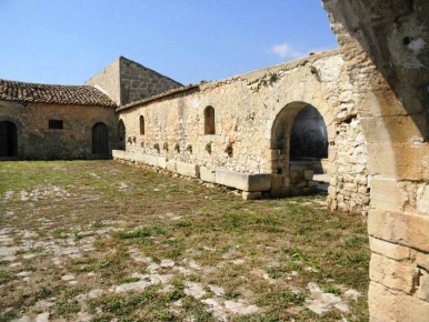 Foto Rustico in contrada Piano dell'Acqua, Chiaramonte Gulfi con 10 locali