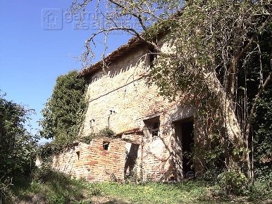 Foto Rustico a Urbino Montesoffio di 500 m² con 10 locali in vendita