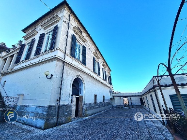 Foto Rustico in Regione Monterosso, Albenga di 177 m² con 6 locali