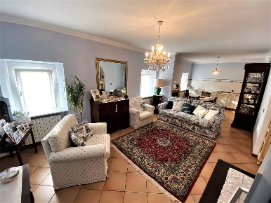Foto Rustico a Fermo di 350 m² con 10 locali in vendita