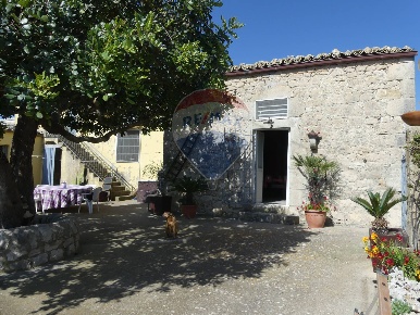 Foto Rustico in Contrada Monte, Ragusa Conservatore - San Giacomo di 125 m²