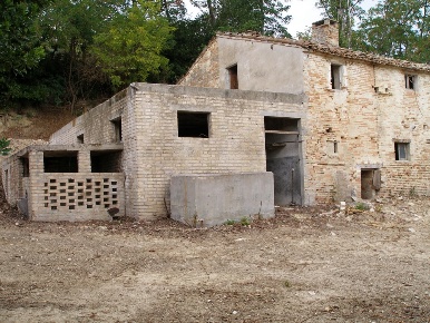 Foto Rustico a Petritoli di 200 m² con 4 locali in vendita