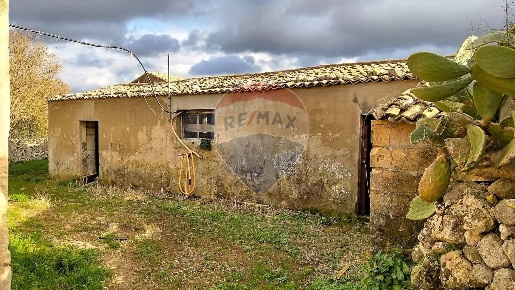 Foto Rustico in CONTRADA MEZZOGREOGIO SNC, Noto di 500 m² con 10 locali