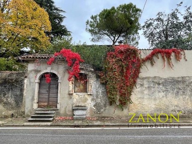 Foto Rustico in Via Lottieri, Romans d'Isonzo di 521 m² con 10 locali