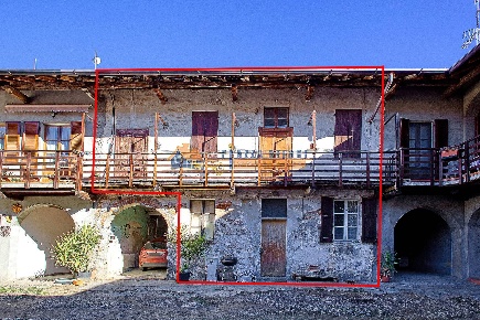 Foto Rustico in via Mazzini Giuseppe, Carnago Centro di 176 m² con 6 locali