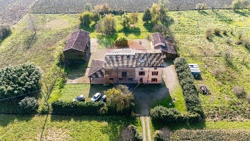 Foto Rustico in Fontanellato, Fontanellato Centro di 400 m² con 10 locali