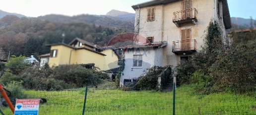 Foto Rustico a Casale Corte Cerro Centro di 280 m² con 10 locali in vendita