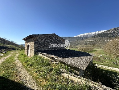 Foto Rustico in via Comunale, Fossa di 105 m² con 3 locali in vendita