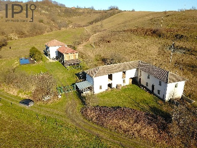 Foto Rustico in Turpino, Spigno Monferrato di 600 m² con 18 locali