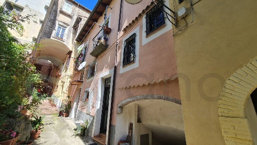 Foto Rustico in Via Cintanuova, Itri Centro di 67 m² con 4 locali