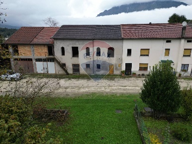 Foto Rustico in Via Iginio Lasta, Alpago di 230 m² con 2 locali in vendita