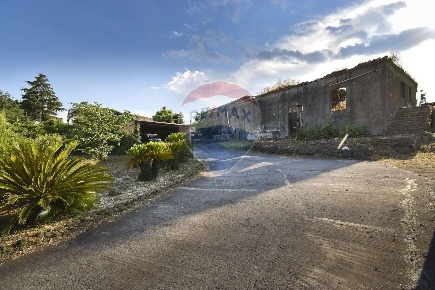 Foto Rustico in via torrente lavinaio, Viagrande Blandano di 484 m²