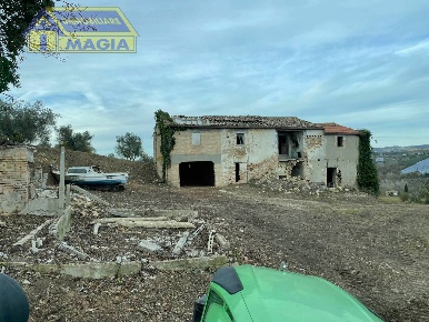 Foto Rustico a Spinetoli di 300 m² con 8 locali in vendita