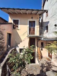 Foto Rustico in Via Maestra Ponte, Cannero Riviera Centro di 65 m²