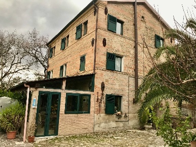 Foto Rustico in STRADA FONTELEPRI, Vallefoglia di 225 m² con 11 locali