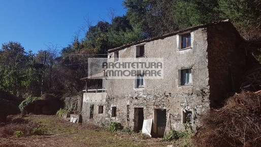 Foto Rustico in via VERNE, Varazze Pero di 150 m² con 5 locali in vendita