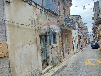 Foto Rustico in Via Gioacchino Rossini 123, Ragusa Centro di 25 m²