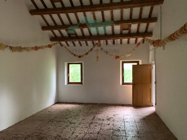 Foto Rustico in CHIUSA, Agugliano di 300 m² con 6 locali in vendita