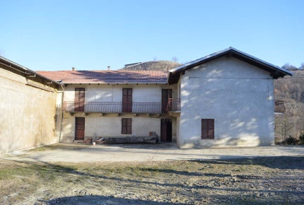 Foto Rustico in Pre 3, Loazzolo Centro di 200 m² con 10 locali in vendita