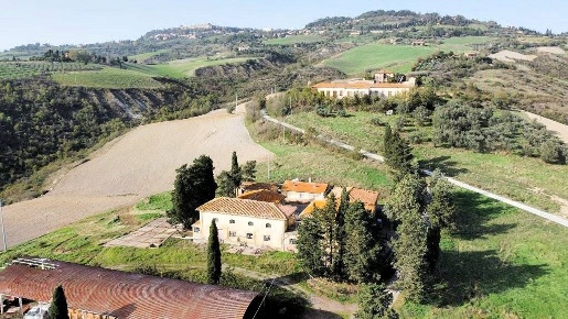 Foto Rustico a Volterra Centro di 1743 m² con 30 locali in vendita