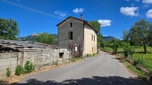 Foto Rustico in C/da Cerroforte, Volturara Irpina di 80 m² con 3 locali