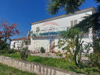 Foto Rustico a Sant'Arcangelo Trimonte di 160 m² con 5 locali in vendita